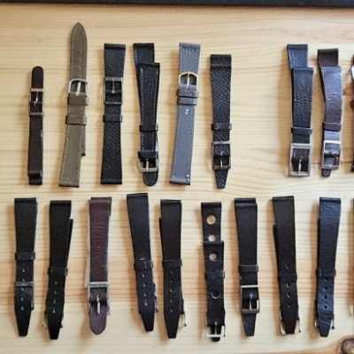 30 historických kožených řemínků Prim + 9 dalších