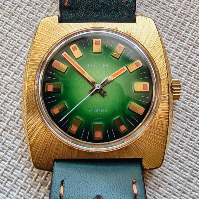 VZÁCNÉ PRIM r.1977 ZLACENÉ S BRUSEM