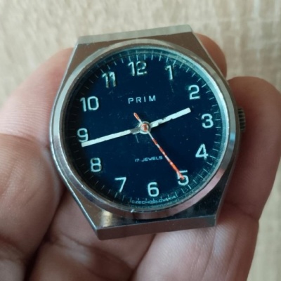 Hodinky Prim hezké pouzdro