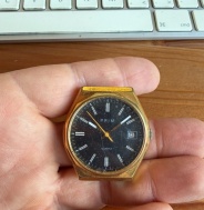PRIM Quartz s datem – černý číselník