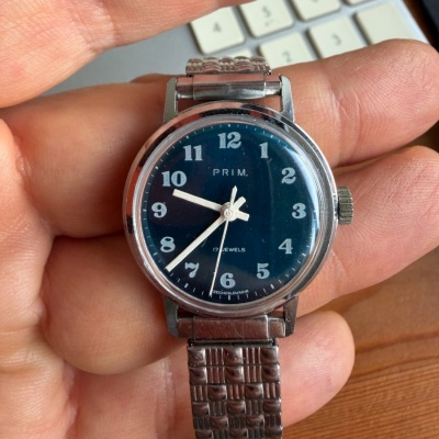 PRIM 17 Jewels – modrý sunburst, 28 mm, funkční