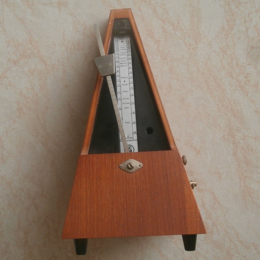 Tesla metronom 2000