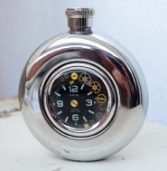 ČUTORA s ciferníkem Prim, placatka na alkohol II.