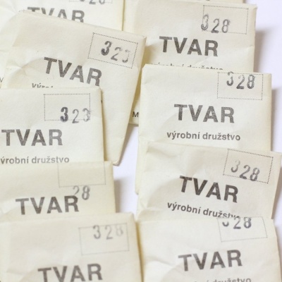 sklo na Prim traktor, Tvar Pardubice průměr 32,6mm