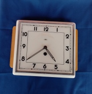 Nástěnné hodiny PRIM (CHRONOTECHNA)