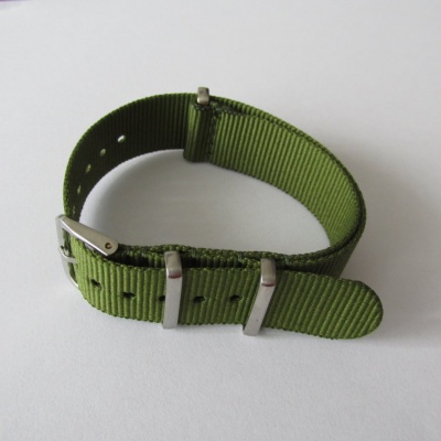 ŘEMÍNEK NATO V BARVĚ KHAKI O ŠÍŘI 18mm S NEREZOVÝM KOVÁNÍM