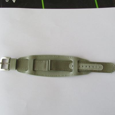 KHAKI - SVĚTLÝ ŘEMÍNEK NA HODINKY S PODLOŽKOU - VHODNÝ PRO ALERGIKY - 18mm