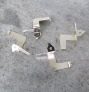 DRŽÁK BATERIE - NÁHRADNÍ DÍLY NA HODINKY PRIM QUARTZ