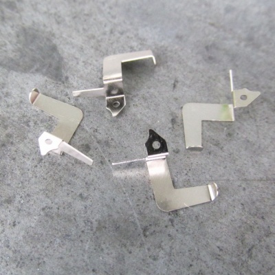 DRŽÁK BATERIE - NÁHRADNÍ DÍLY NA HODINKY PRIM QUARTZ