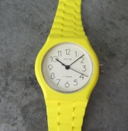PLASTOVÉ HODINKY PRIM, typ 66 562 6 z roku 1988