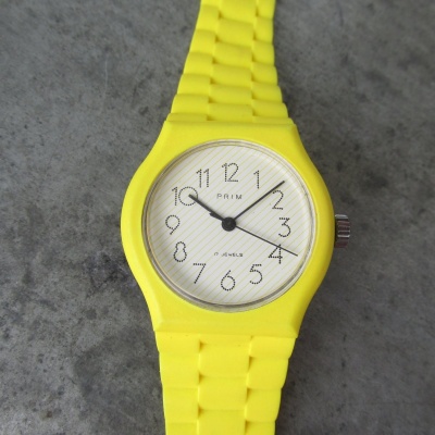PLASTOVÉ HODINKY PRIM, typ 66 562 6 z roku 1988