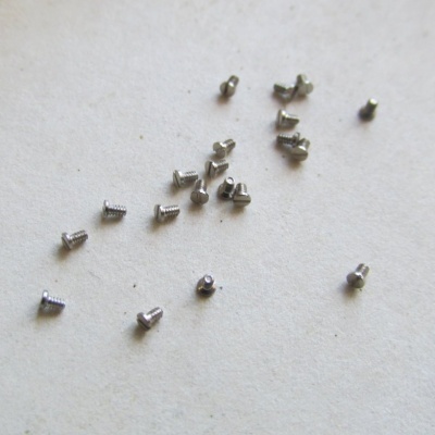 Šroubek můstku kotvy a datumového mechanismu - 20 kusů, součástky Prim