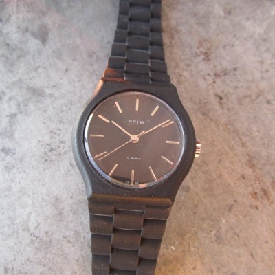 PLASTOVÉ HODINKY PRIM  - ČERNÉ, typ 66 522 6 z roku 1986  v perfektním stavu