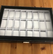 Zamykací box na 24.ks  hodinek