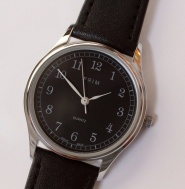 Nenošené pánské Prim Quartz, černý číselník 