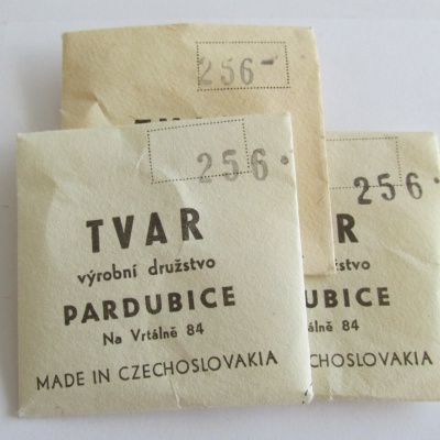 SKLO NA NÁRAMKOVÉ HODINKY - 256 - NOVÉ NEPOUŽITÉ