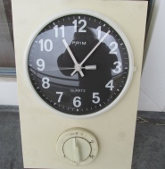 KUCHYŇSKÉ HODINY PRIM QUARTZ S MINUTKOU, FUNKČNÍ