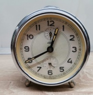 Budík B90 s chromovou objímkou