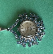 Dámské přívěskové hodinky  N.O.S. 