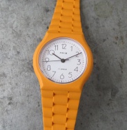 Oranžové plastové hodinky Prim - typ 66 540 6 - nenošené - NOS 