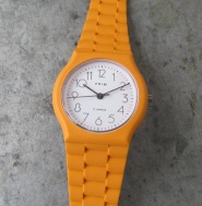 Oranžové plastové hodinky Prim - typ 66 540 6 - nenošené - NOS 