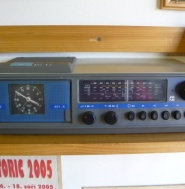 RÁDIO TESLA S HODINAMA PRIM