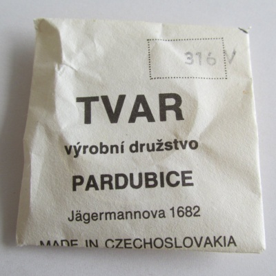 316 - TVAR PARDUBICE - SKLO NA HODINKY PRIM - 316V - NOVÉ NEPOUŽITÉ