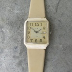 PLASTOVÉ PRIM QUARTZ S PŮVODNÍM ORIGINÁLNÍM ŘEMÍNKEM - FUNKČNÍ - typ 210 110 6