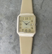 PLASTOVÉ PRIM QUARTZ S PŮVODNÍM ORIGINÁLNÍM ŘEMÍNKEM - FUNKČNÍ - typ 210 110 6