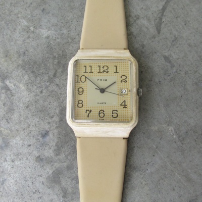 PLASTOVÉ PRIM QUARTZ S PŮVODNÍM ORIGINÁLNÍM ŘEMÍNKEM - FUNKČNÍ - typ 210 110 6