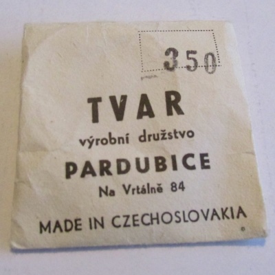 350 - SKLO TVAR PARDUBICE - NA KAPESNÍ HODINKY PRIM - PŮVODNÍ