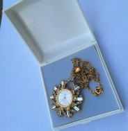 Šperkové dámské hodinky v krabičce