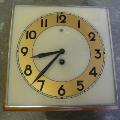 NÁSTĚNNÉ HODINY CHRONOTECHNA