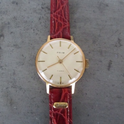 Hodinky Prim 28mm ve zlaceném pouzdře - model 66 424 3 z roku 1981