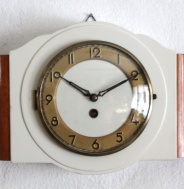 pokojové hodiny Chronotechna v parádním stavu, ráfek se sklem