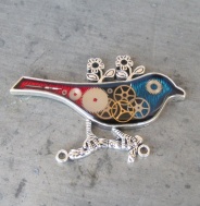 BAREVNÝ PTÁČEK, brož, z hodinek, steampunk