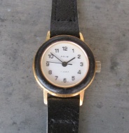 Dámské hodinky Prim 28mm ve zlaceném pouzdře