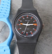 Chlapecké sporty v plastovém pouzdře v původním stavu - 66 523 6 rok 1986 + modrý náramek