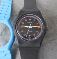 Chlapecké sporty v plastovém pouzdře v původním stavu - 66 523 6 rok 1986 + modrý náramek
