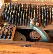  Favourite lis nýtovací