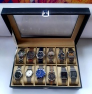 ZÁNOVNÍ ÚLOŽNÝ BOX NA 12 KUSŮ HODINEK