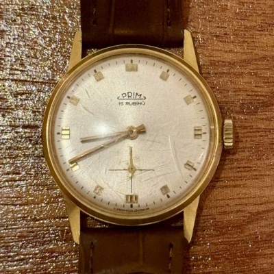 Prim 15 - sunburst ciferník
