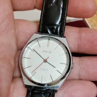 FUNKČNÍ CHROMOVANÉ HODINKY PRIM Z LET CCA 1980 