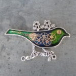 BAREVNÝ PTÁČEK, brož z hodinek Prim