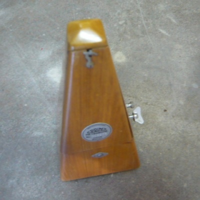 METRONOM PRIM SVĚTLÉ DŘEVO