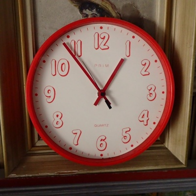 Hodiny Prim Quartz Elton - červené !!!