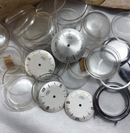 Sklíčka + pouzdra + ciferníky