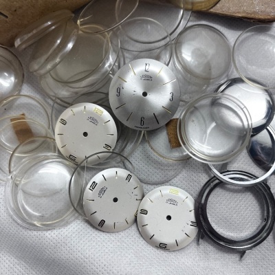 Sklíčka + pouzdra + ciferníky