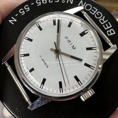 PRIM 66 228 1 verzia s bielym číselníkom - nie je v knihách