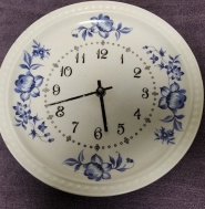 talíř,květinový vzor